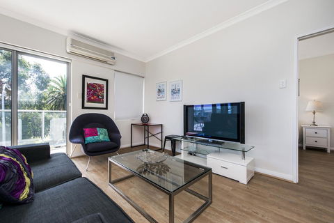 Hay WP - Accommodation Burleigh 7