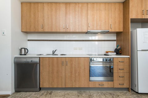 Hay WP - Accommodation Burleigh 3