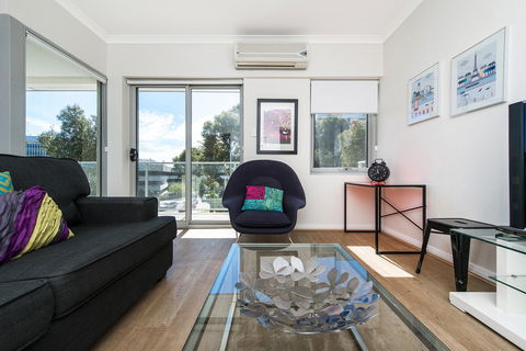 Hay WP - Accommodation Burleigh 10
