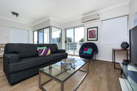 Hay WP - Accommodation Burleigh 9