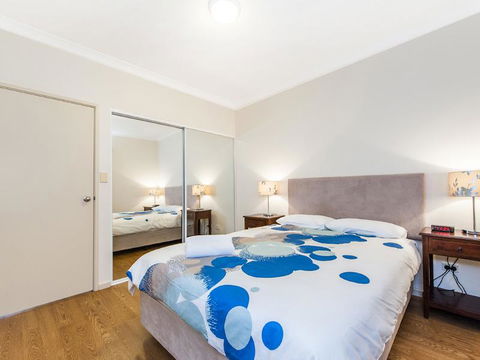 James On The Park - Executive Escapes - Accommodation Burleigh 7