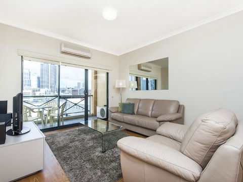 James On The Park - Executive Escapes - Accommodation Burleigh 6