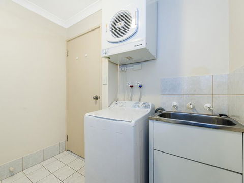 James On The Park - Executive Escapes - Accommodation Burleigh 14