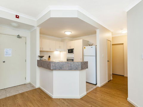 James On The Park - Executive Escapes - Accommodation Burleigh 22