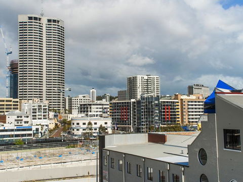 James On The Park - Executive Escapes - Accommodation Burleigh 13