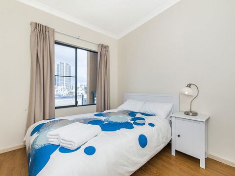 James On The Park - Executive Escapes - Accommodation Burleigh 3