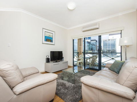 James On The Park - Executive Escapes - Accommodation Burleigh 15