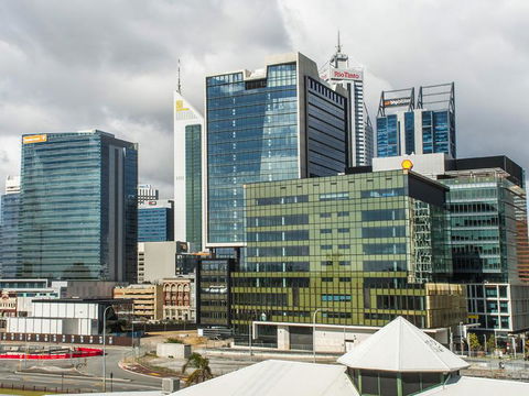 James On The Park - Executive Escapes - Accommodation Burleigh 5