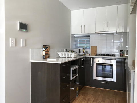 Apartment In Queens Park - Accommodation Burleigh 7