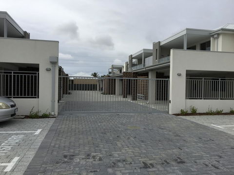 Apartment In Queens Park - Accommodation Burleigh 5