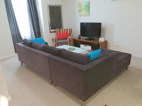 Superb 2 BR East Perth Riverside Apartment Location Comfort And Space 45 - Accommodation Burleigh 0