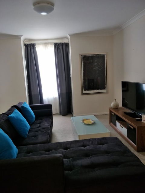 Superb 2 BR East Perth Riverside Apartment Location Comfort And Space 45 - Accommodation Burleigh 11
