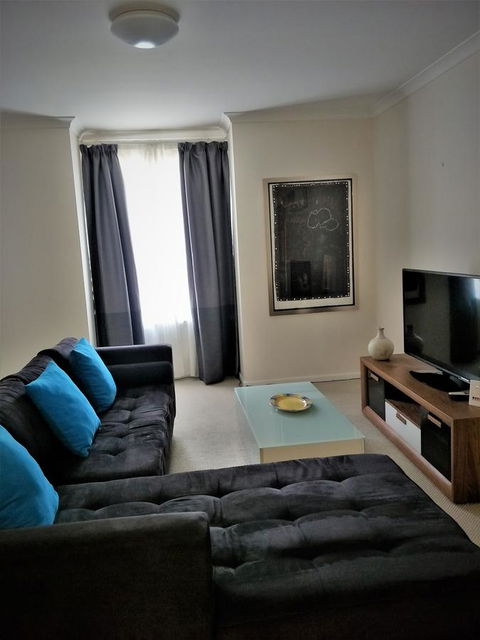 Superb 2 BR East Perth Riverside Apartment Location Comfort And Space 45 - Accommodation Burleigh 14