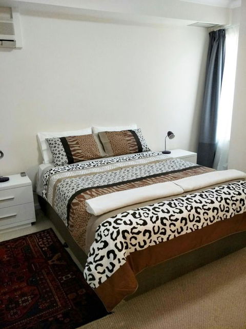 Superb 2 BR East Perth Riverside Apartment Location Comfort And Space 45 - Accommodation Burleigh 13