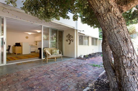 Retro Central Claremont Oasis - Accommodation Burleigh 1