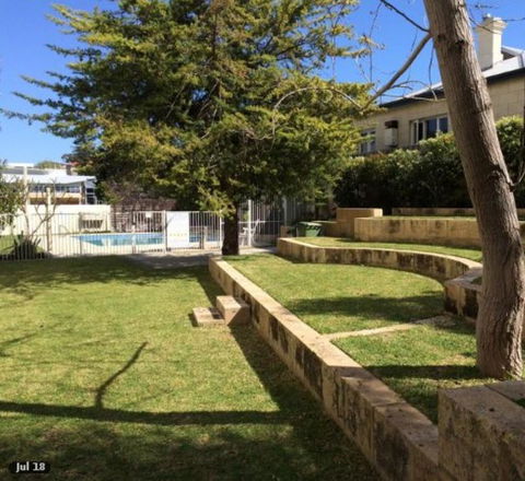 Retro Central Claremont Oasis - Accommodation Burleigh 13