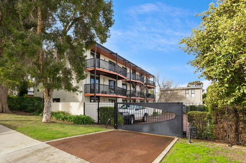 South Perth Executive Apartment - Accommodation Burleigh 8