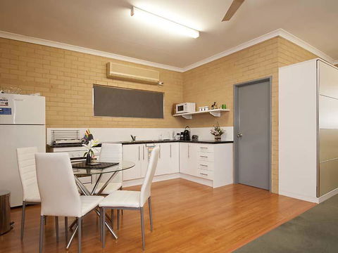 Garden Studio - Accommodation Burleigh 2