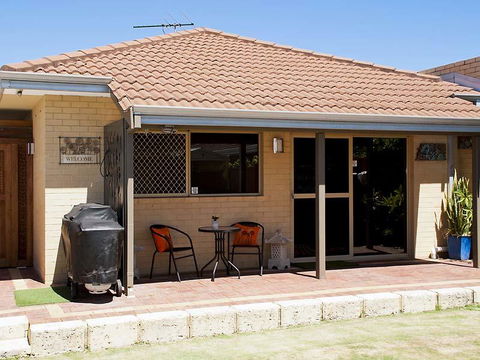 Garden Studio - Accommodation Burleigh 0