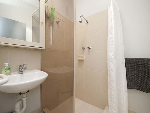 Garden Studio - Accommodation Burleigh 5
