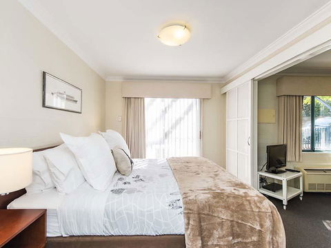 Subiaco Village 28 - Accommodation Burleigh 7