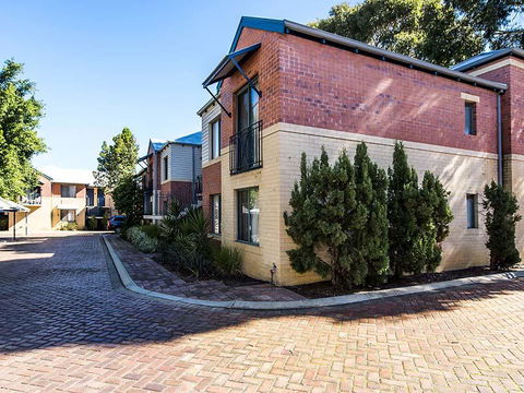 Subiaco Village 28 - Accommodation Burleigh 24