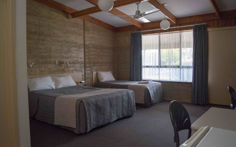 Hopetoun Motel & Chalet Village - Accommodation Burleigh 2