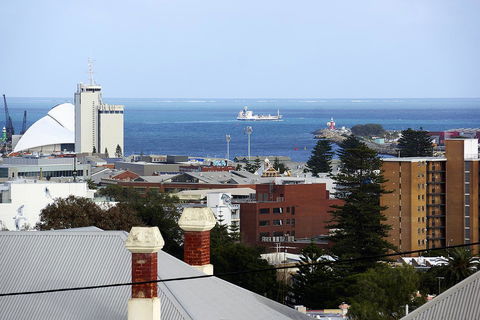 Studio 302 With Ocean Views - Accommodation Burleigh 23