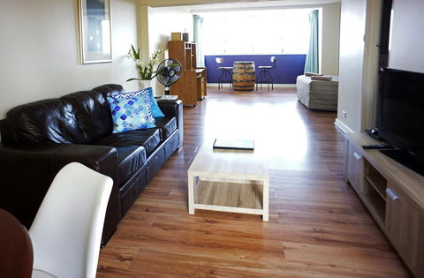 Studio 302 With Ocean Views - Accommodation Burleigh 0