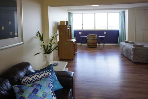 Studio 302 With Ocean Views - Accommodation Burleigh 8