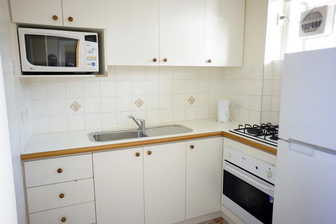 Studio 302 With Ocean Views - Accommodation Burleigh 17