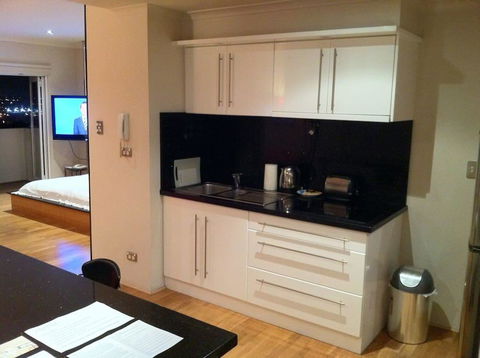 Colin St Apartment - Accommodation Burleigh 3