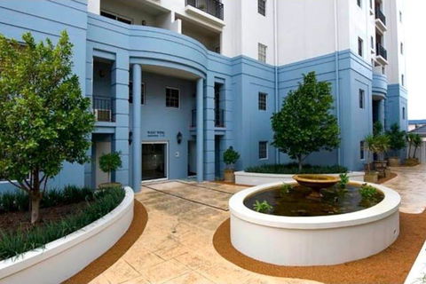 Colin St Apartment - Accommodation Burleigh 5