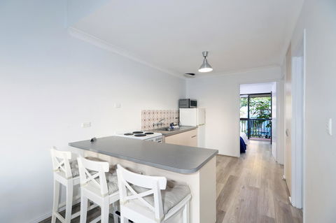 West Beach Lagoon 221 - Stylish Apartment! - Accommodation Burleigh 7