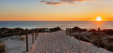 West Beach Lagoon 221 - Stylish Apartment! - Accommodation Burleigh 23