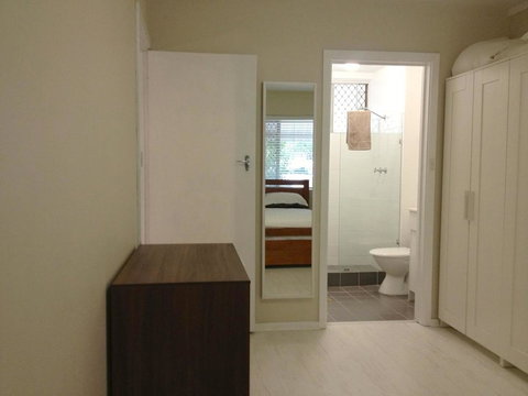 Townshend Rd - Accommodation Burleigh 13