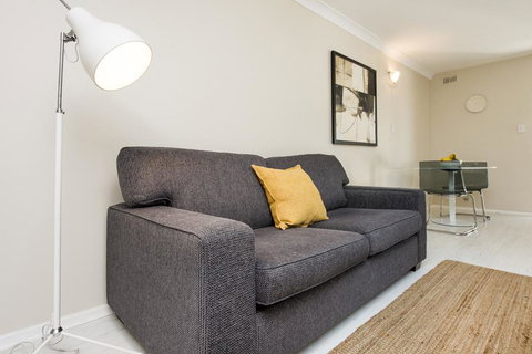 Townshend Rd - Accommodation Burleigh 40