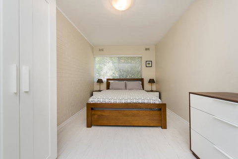 Townshend Rd - Accommodation Burleigh 32
