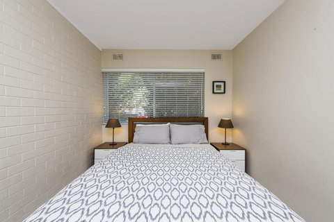 Townshend Rd - Accommodation Burleigh 21