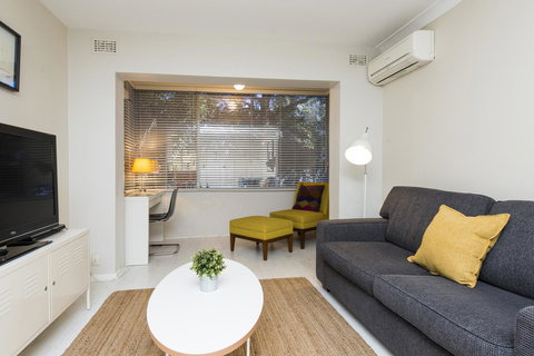 Townshend Rd - Accommodation Burleigh 0