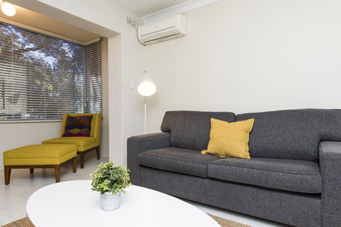 Townshend Rd - Accommodation Burleigh 35