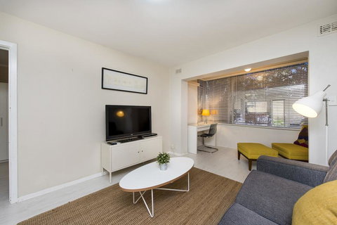 Townshend Rd - Accommodation Burleigh 7