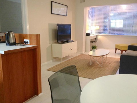 Townshend Rd - Accommodation Burleigh 16