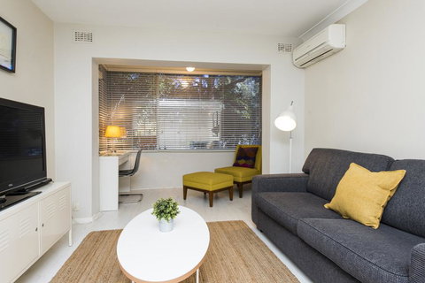 Townshend Rd - Accommodation Burleigh 39