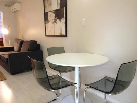 Townshend Rd - Accommodation Burleigh 4