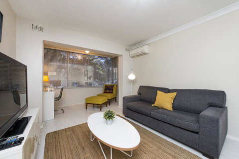 Townshend Rd - Accommodation Burleigh 41