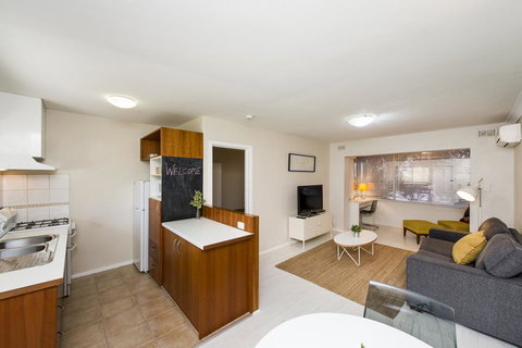 Townshend Rd - Accommodation Burleigh 12