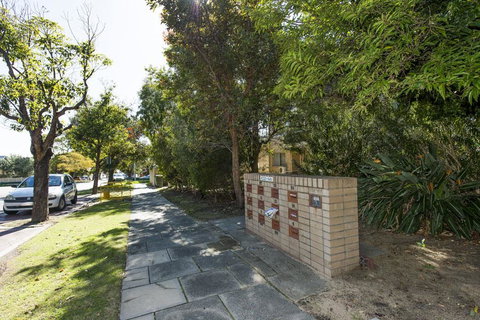 Townshend Rd - Accommodation Burleigh 34