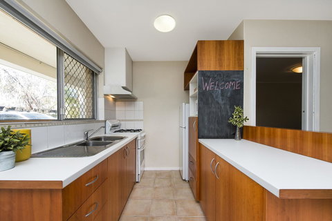 Townshend Rd - Accommodation Burleigh 11