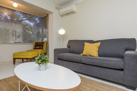 Townshend Rd - Accommodation Burleigh 3